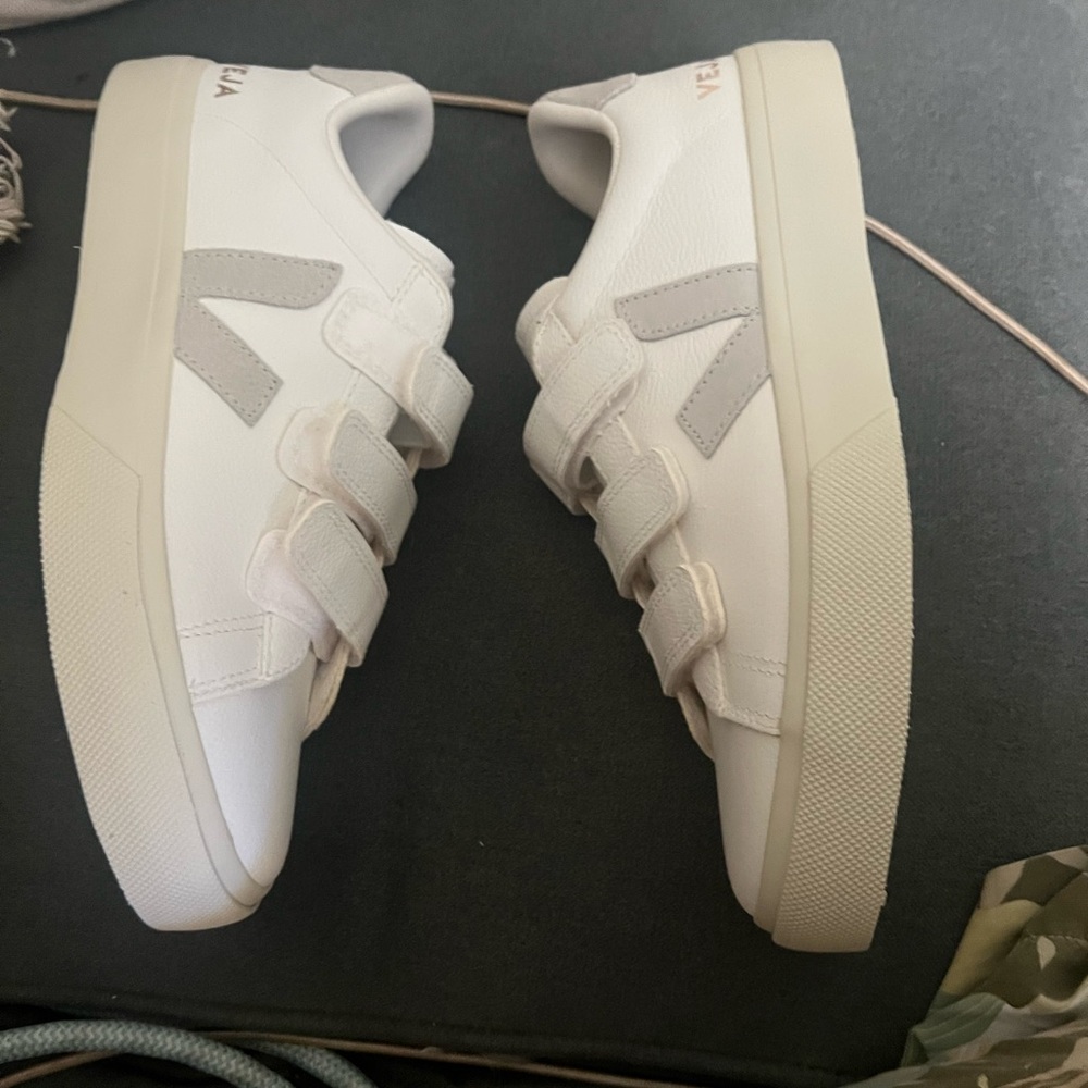 NIB Veja Sneakers